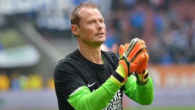 Former Arsenal goalkeeper Alex Manninger dies aged 48 after car struck by train