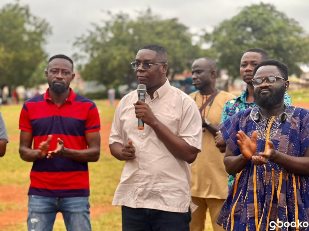 Gideon Boako donates GH¢20,000, other items to Tano North Pragia Association