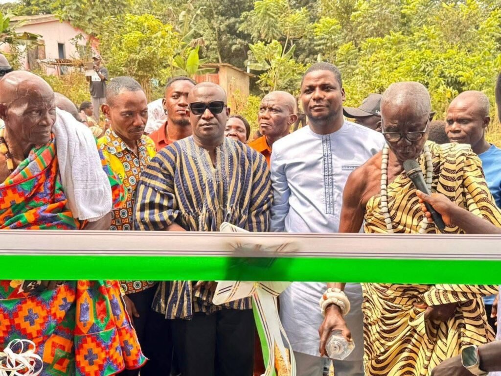 Evalue-Ajomoro-Gwira MP commissions Apataim Clinic after 11 years